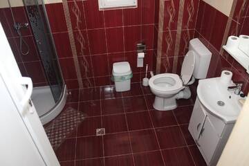Фото номера Семейный номер с ванной комнатой Лоджи Casa Alex г. Гырда-де-Сус 16